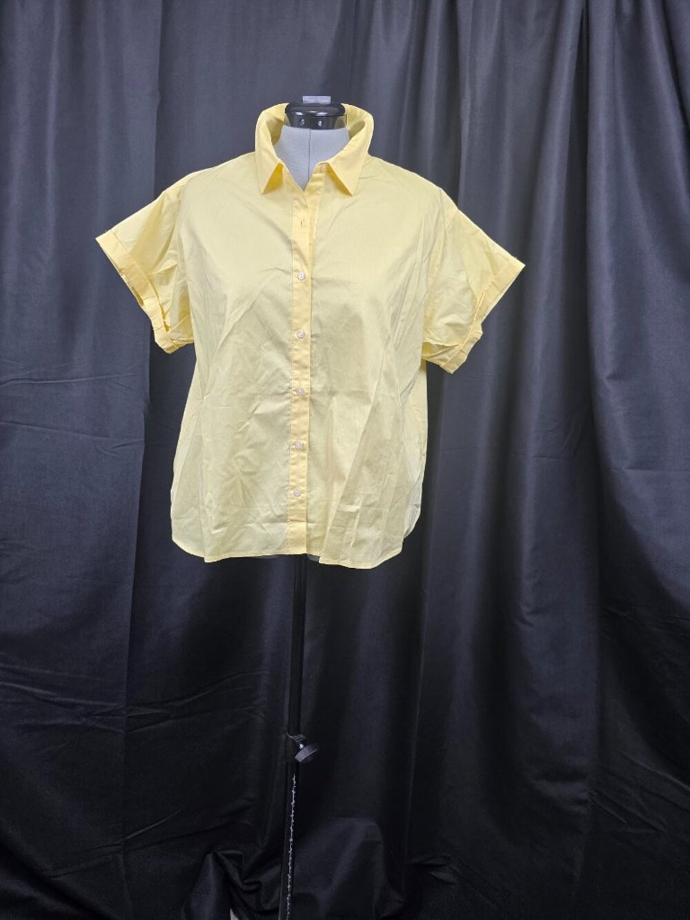 Candace Cameron Bure Size M Bottonup Women Shirt in Yellow
